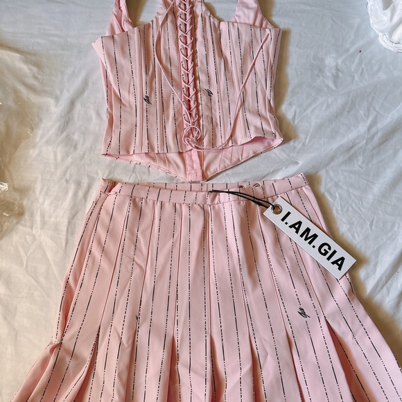 Set ( Skirt & Top ) - Picture 3 of 4